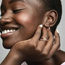 Pandora Bague<Anneau Triple Pavé Croisé Signature - Métal Doré à l'or fin 585/1000