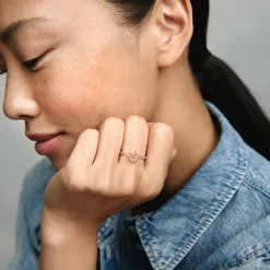 Pandora Bague<Bague Solitaire Couronne Rose Signature - Métal Doré à l'or Rose fin 585/1000