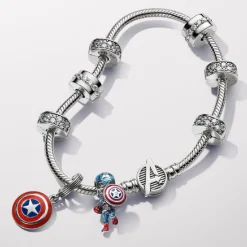 Pandora Charms<Charm Captain America en argent sterling zircons transparents et rouges, émail rouge et bleu Marvel x